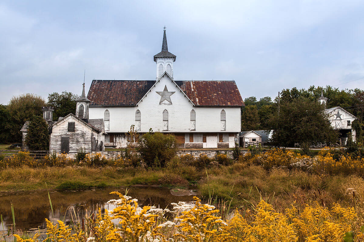 Star barn before restoration